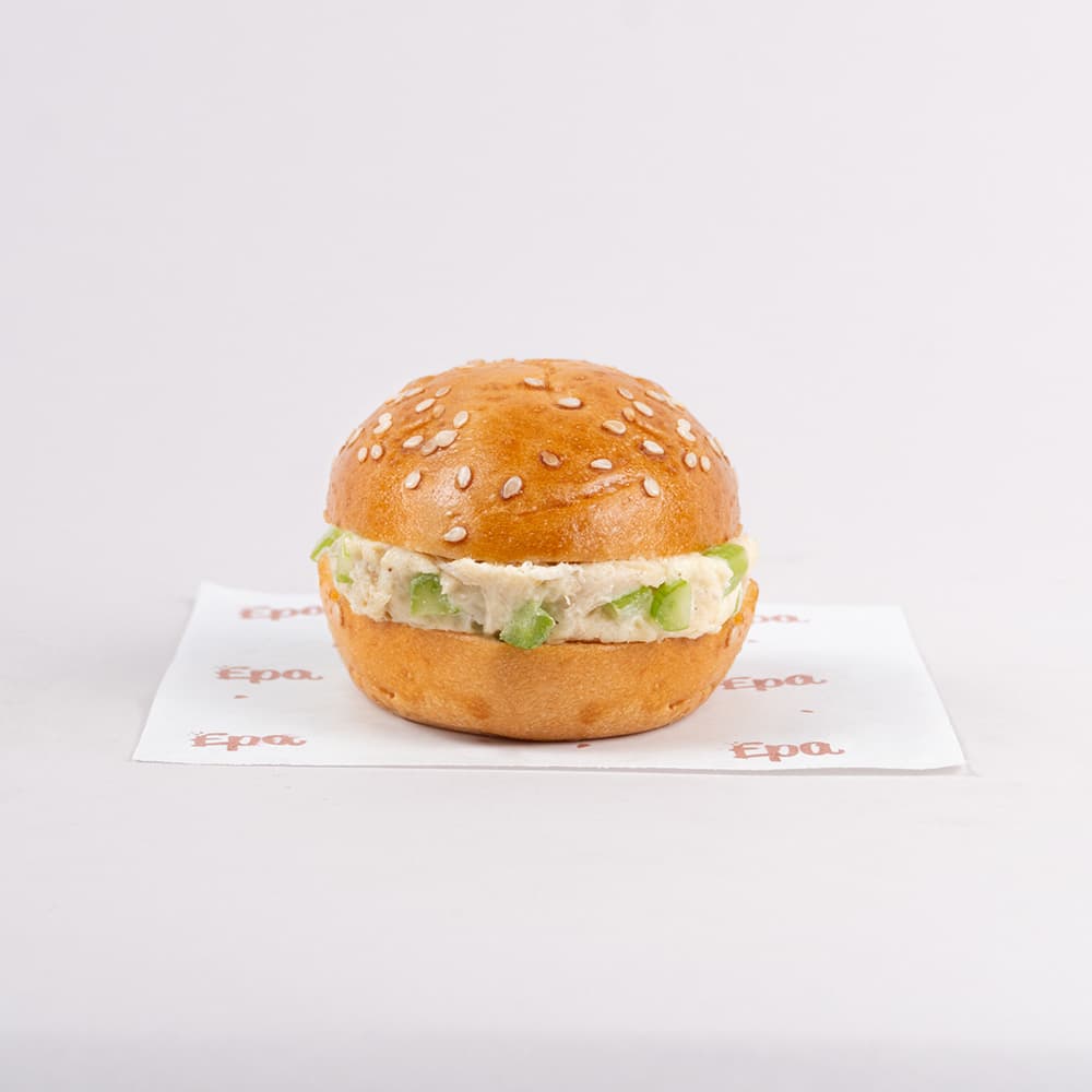 Petit panes con pollo y apio